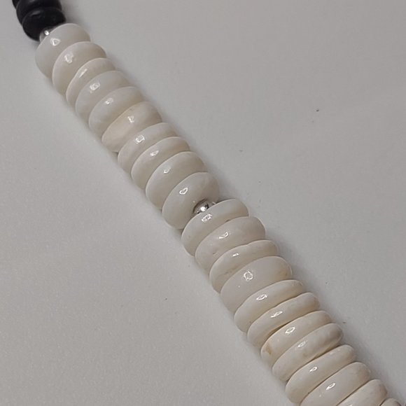 Vintage Black And White Beaded Necklace With Wood Star Pendant 17 Inches Long - Picture 9 of 13